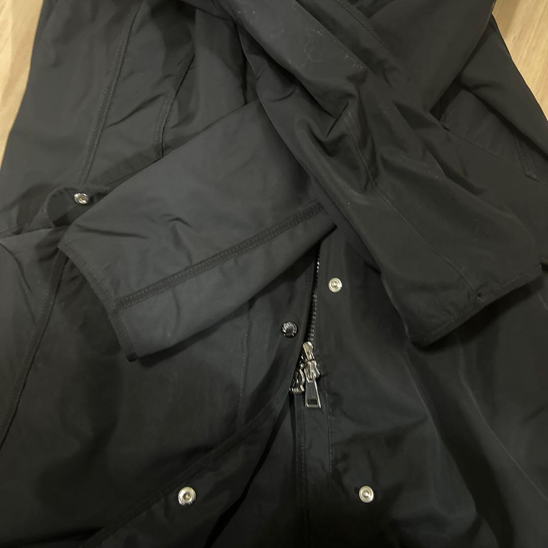 MONCLER ブラックジャケット フード付き