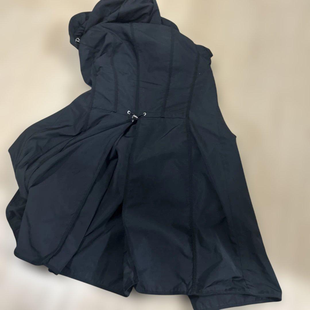 MONCLER ブラックジャケット フード付き