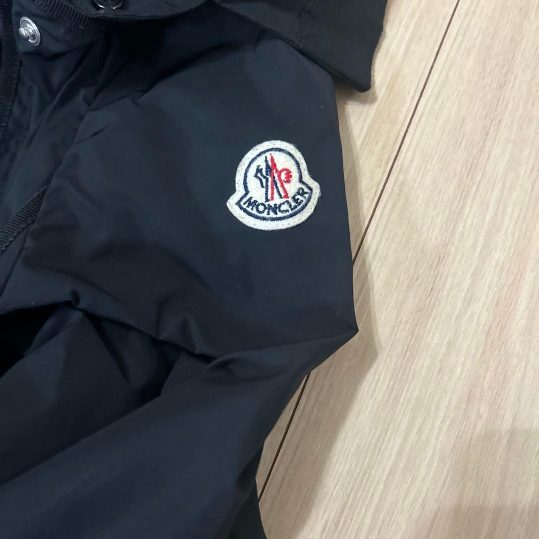 MONCLER ブラックジャケット フード付き