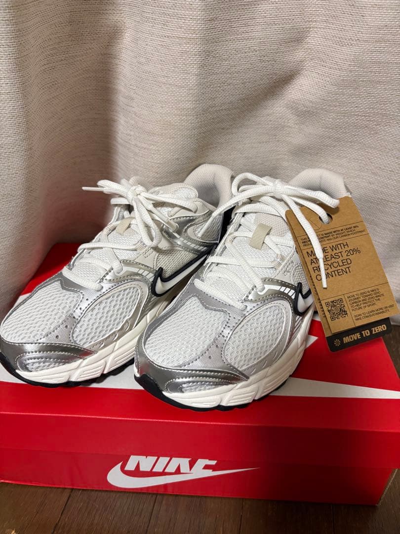 NIKE ナイキ ウィメンズ V5 RNR HQ7901-104 スニーカー