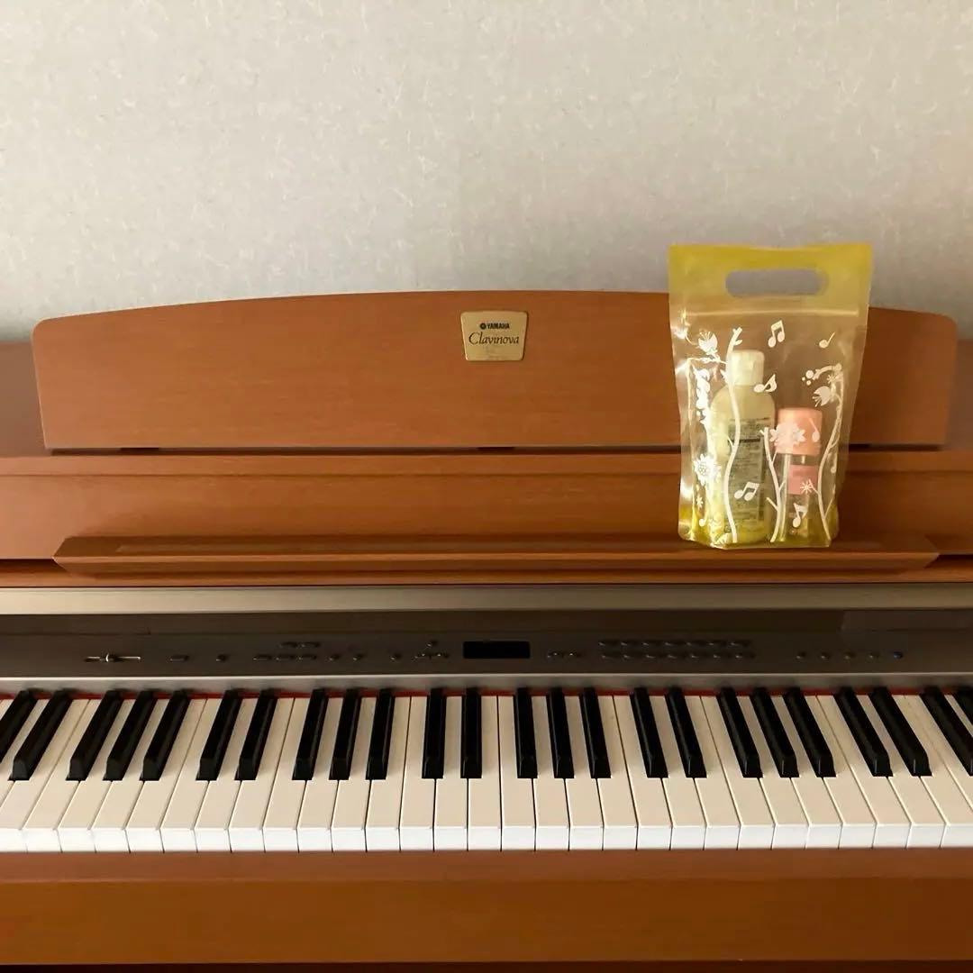 YAMAHA CLP−330 電子ピアノ ブラウン ペダルセット付きます