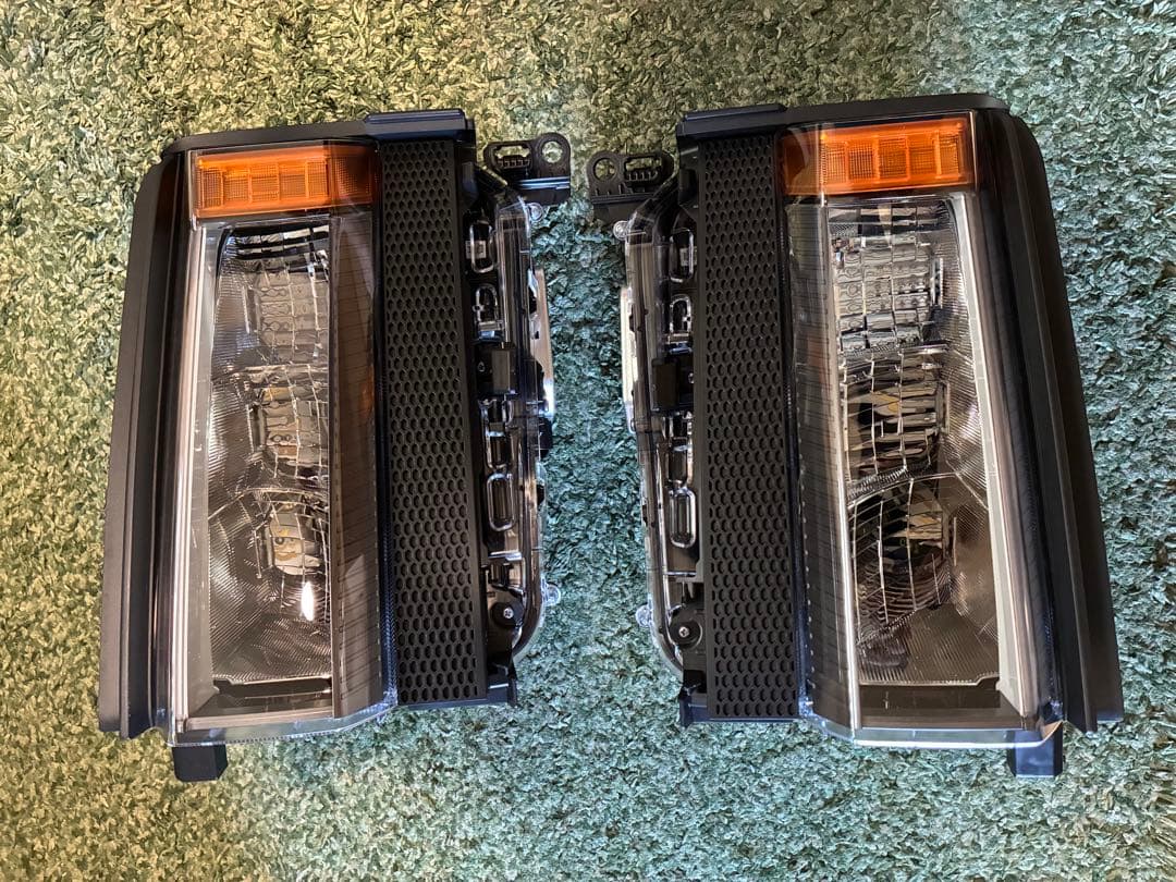 ランドクルーザー250 VX 未使用品 ヘッドライト 2個セット 四角目