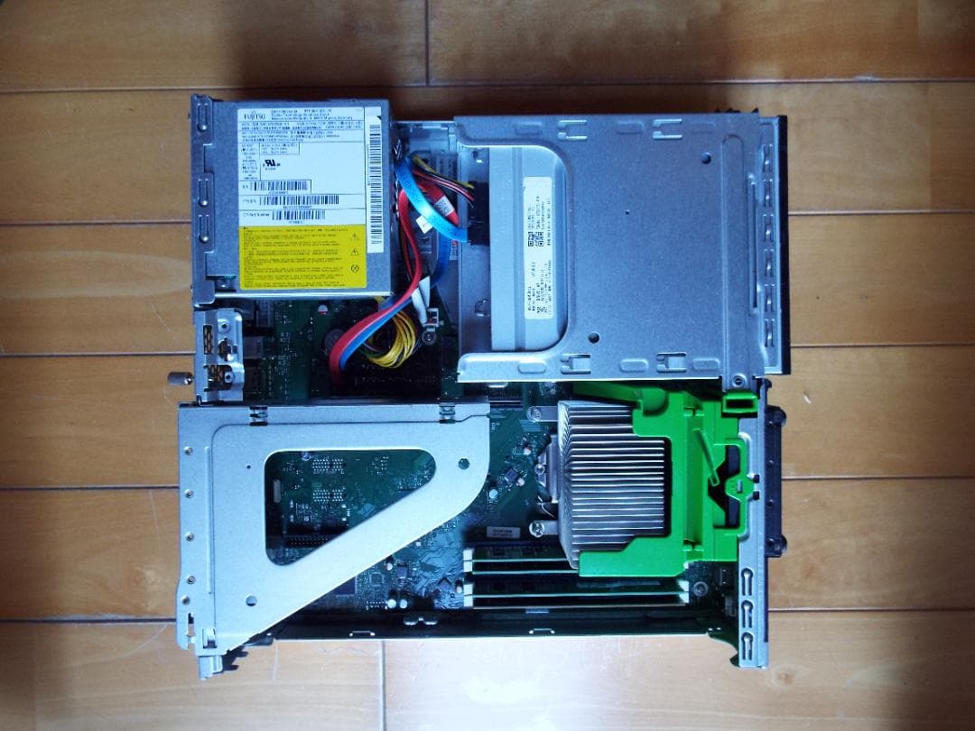 Windowsデスクトップ ESPRIMO D588/V i3-8100 16G SSD256GB+HDD