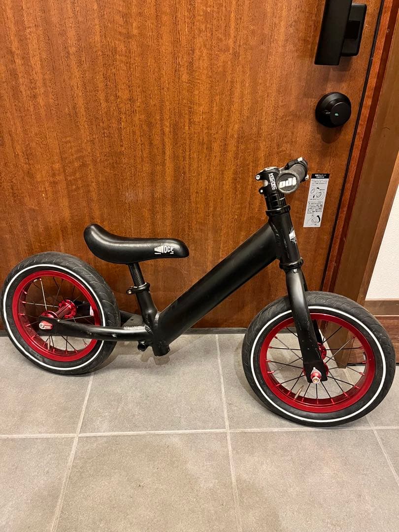 ランバイク　ゼロバイクファクトリー　バランスバイク ブラック/レッド