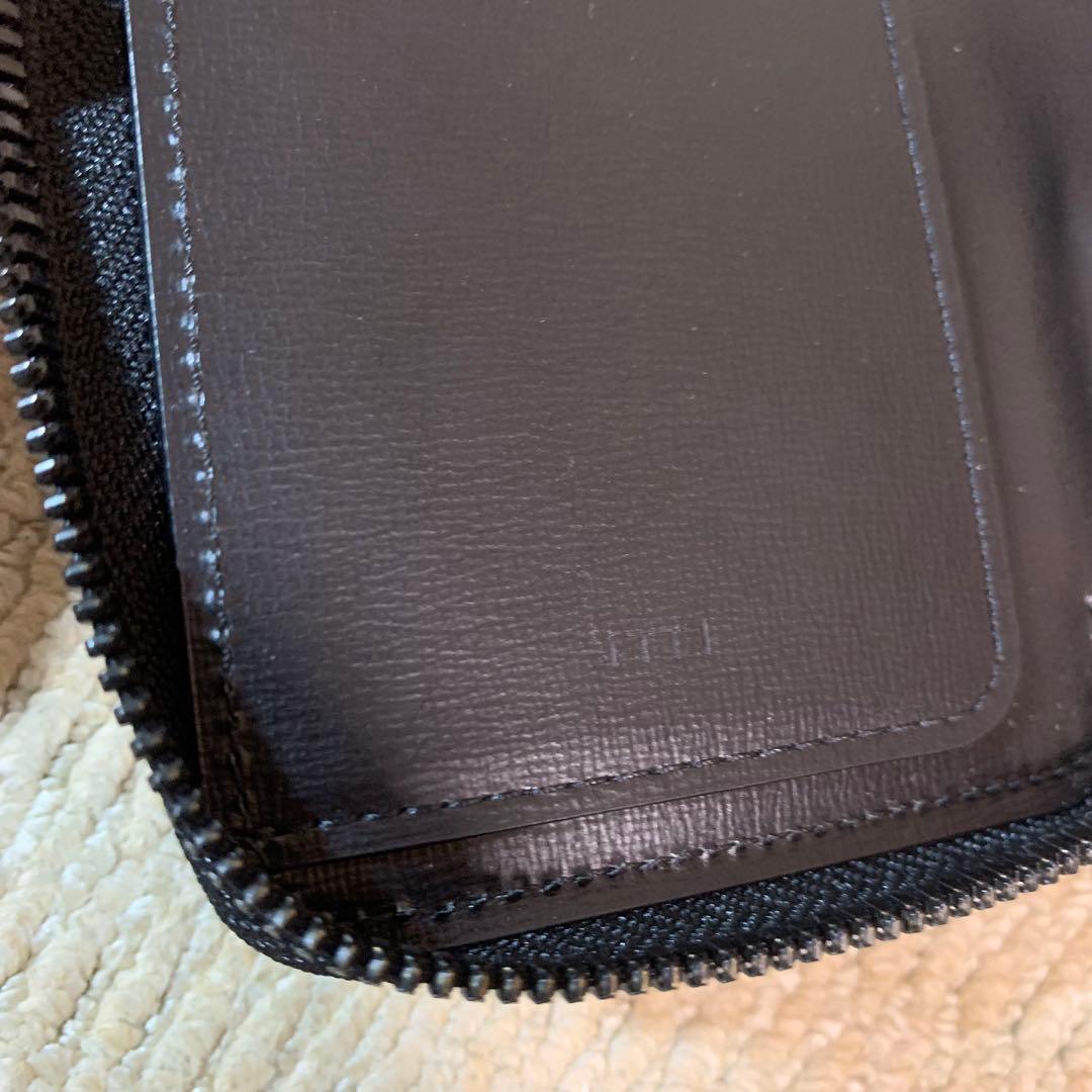 itti 未使用級　イッチ　美品　レザー　ブラック　黒　二つ折り財布
