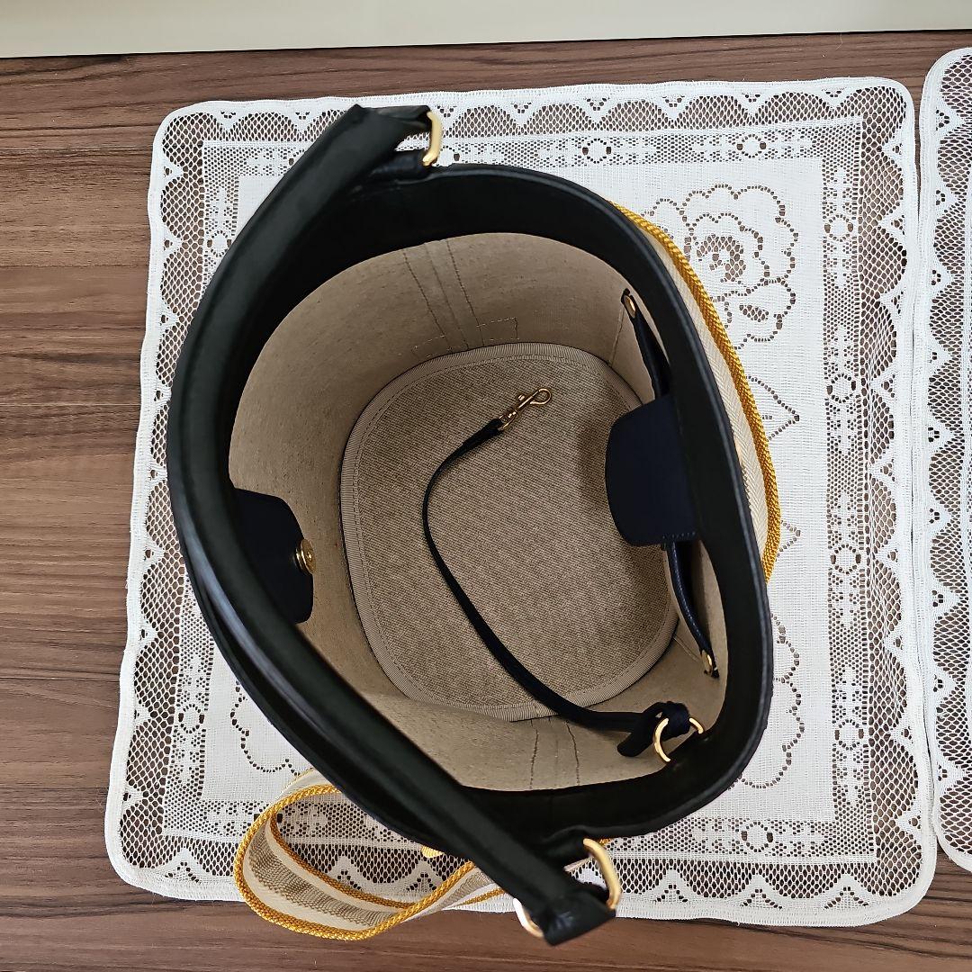 ADMJバケツ型トートバッグ ベージュと黒