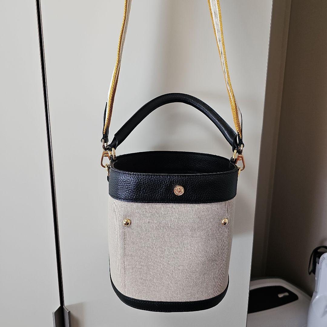 ADMJバケツ型トートバッグ ベージュと黒