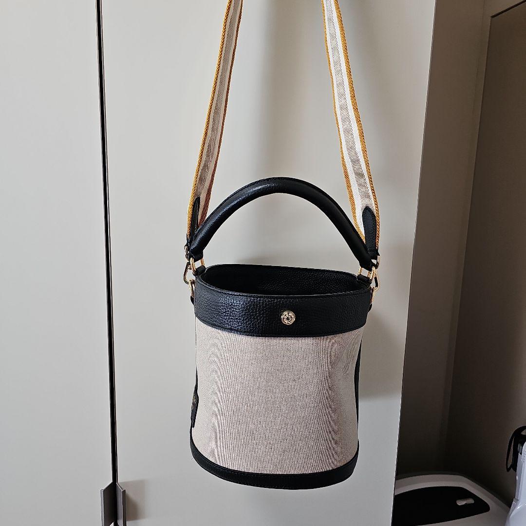 ADMJバケツ型トートバッグ ベージュと黒