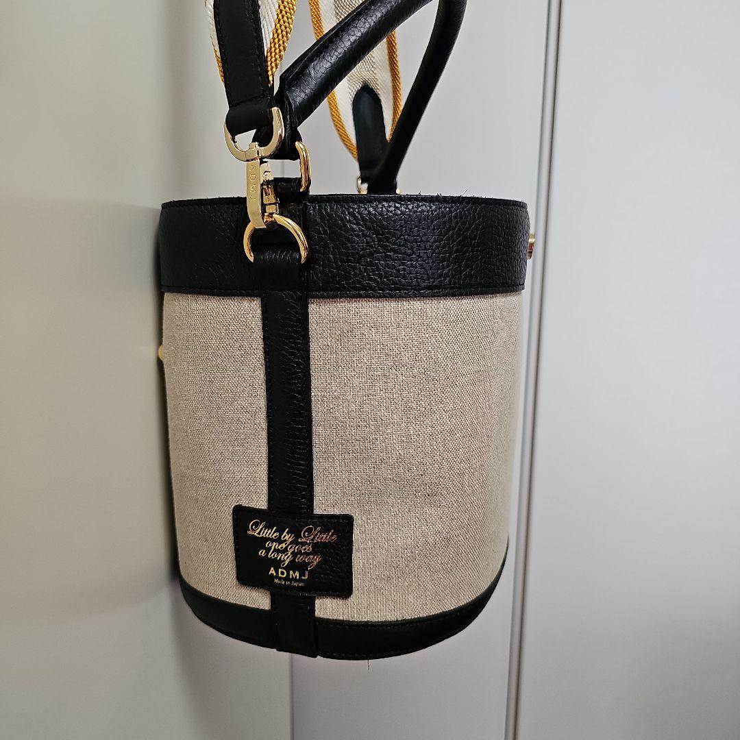 ADMJバケツ型トートバッグ ベージュと黒