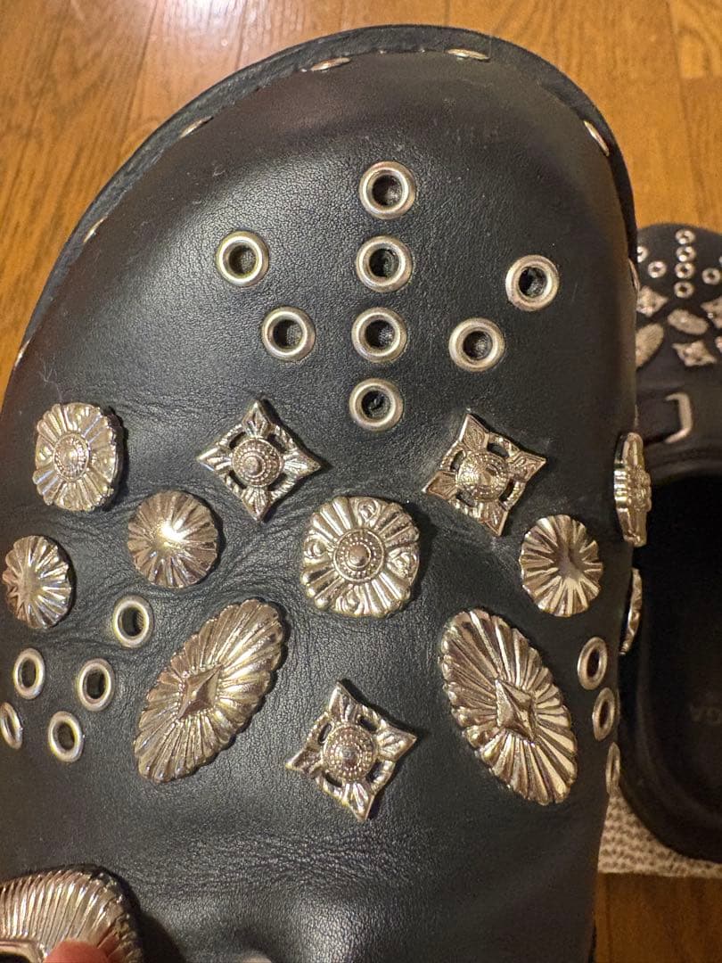 TOGA VIRILIS ブラック サンダル メタル サボ クロッグ