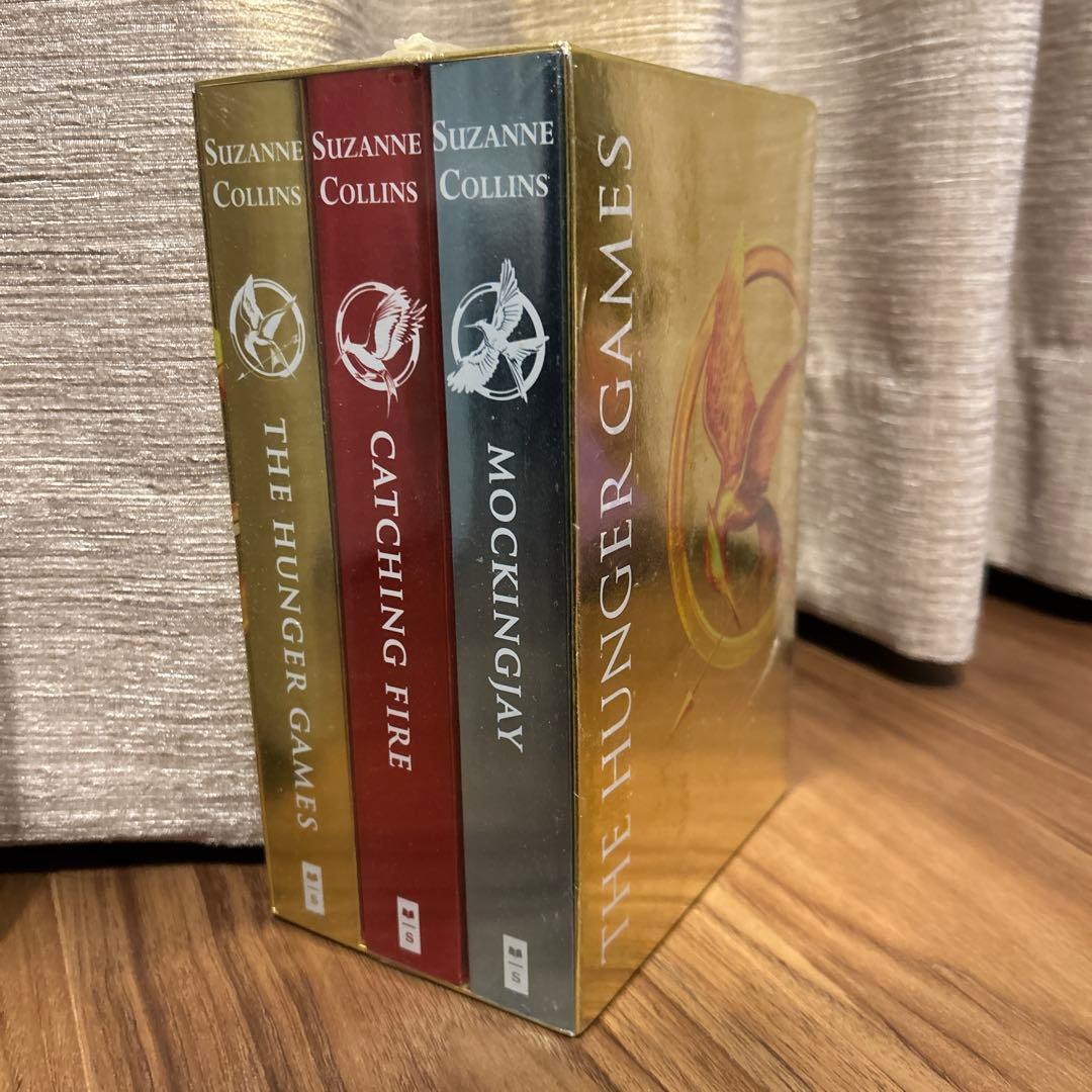 The Hunger Games Box Set Foil Edition 洋書