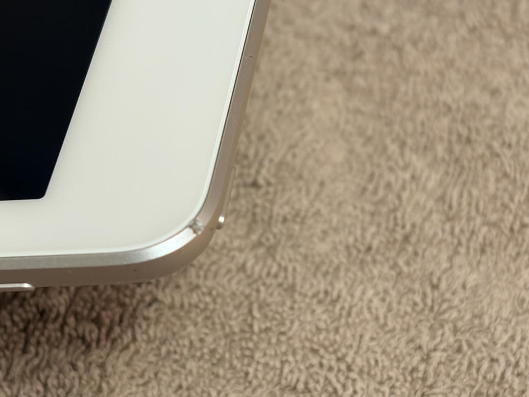 中古美品 iPad 第6世代 32GB Wi-Fi　MR7G2J/A　A1893