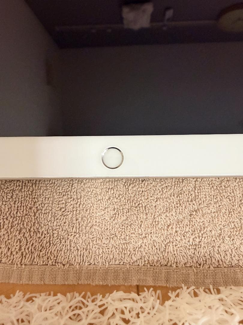 中古美品 iPad 第6世代 32GB Wi-Fi　MR7G2J/A　A1893