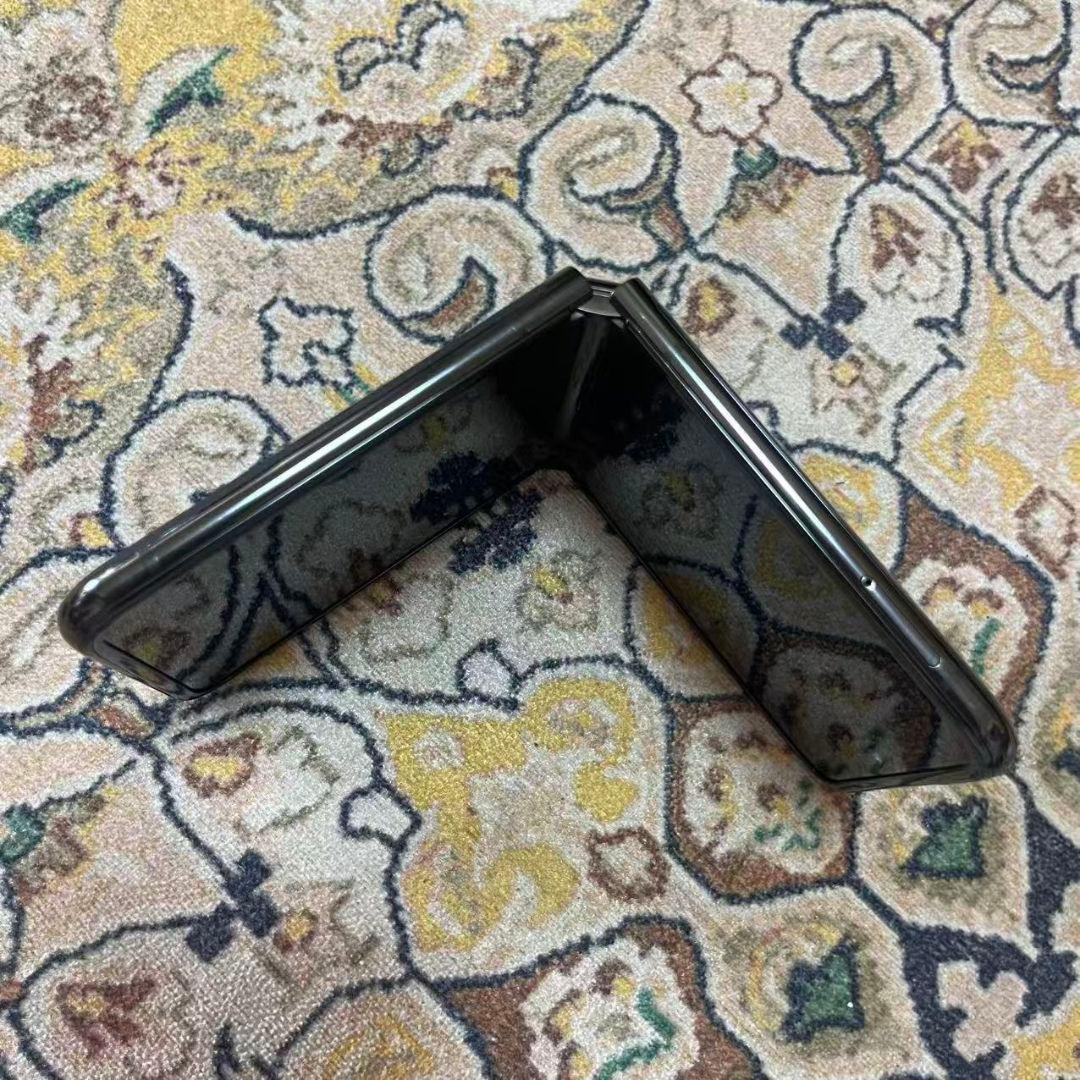 美品　モトローラmoto razr 40 Ultra　本体　ブラックSIMフリー