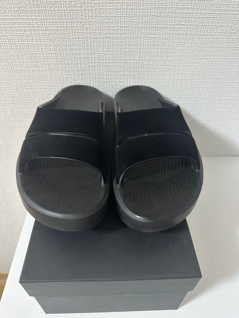 OOFOS（ウーフォス）／OOmega OOahh Limited 27 ベロア