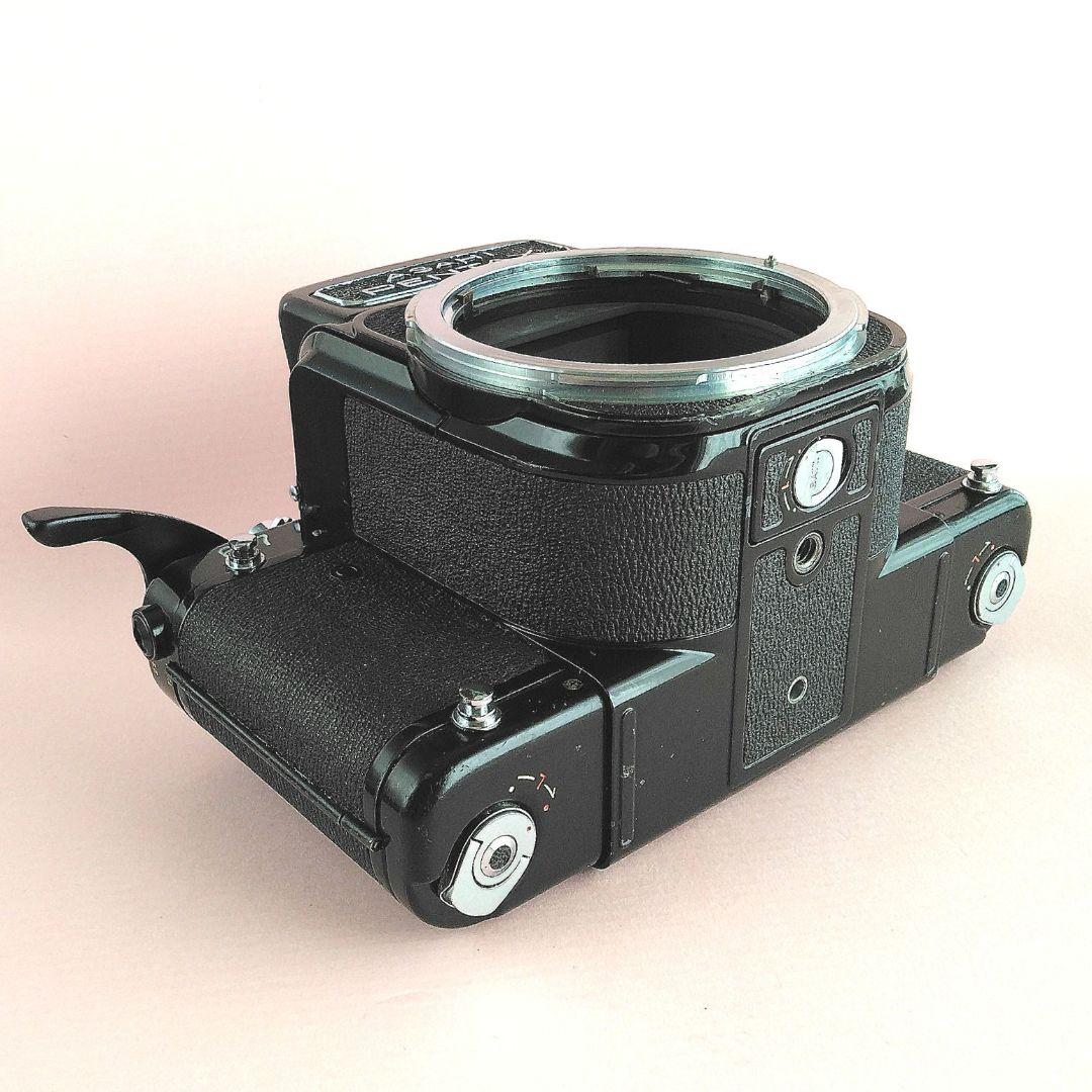 ペンタックス　6 X 7 ボディ！ 部品取り用　とするには美しすぎですが