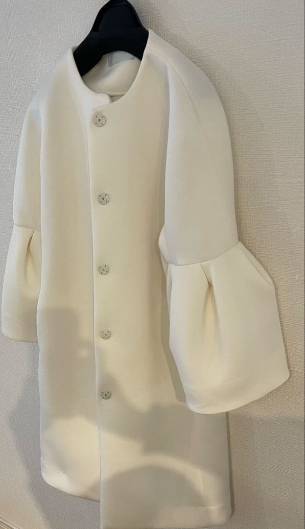 新品未使用CELFORD ボリュームスリーブポンチコート