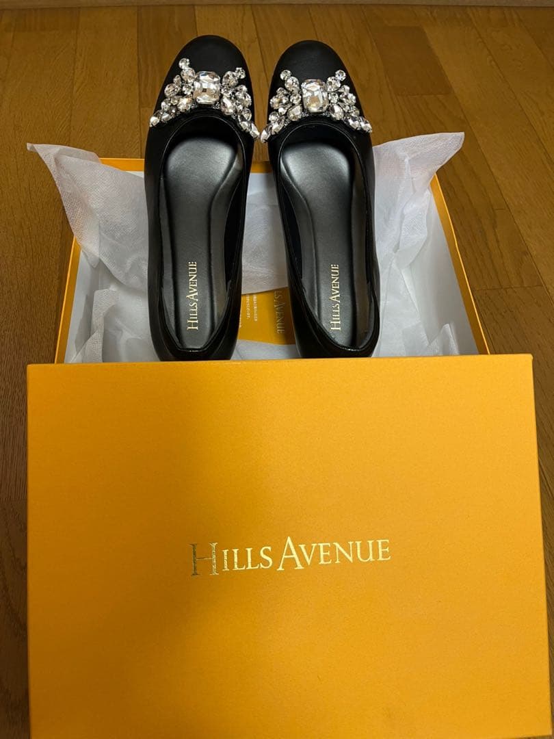 最終値下げHILLS AVENUE ビジュー付フラットシューズ ブラックパンプス