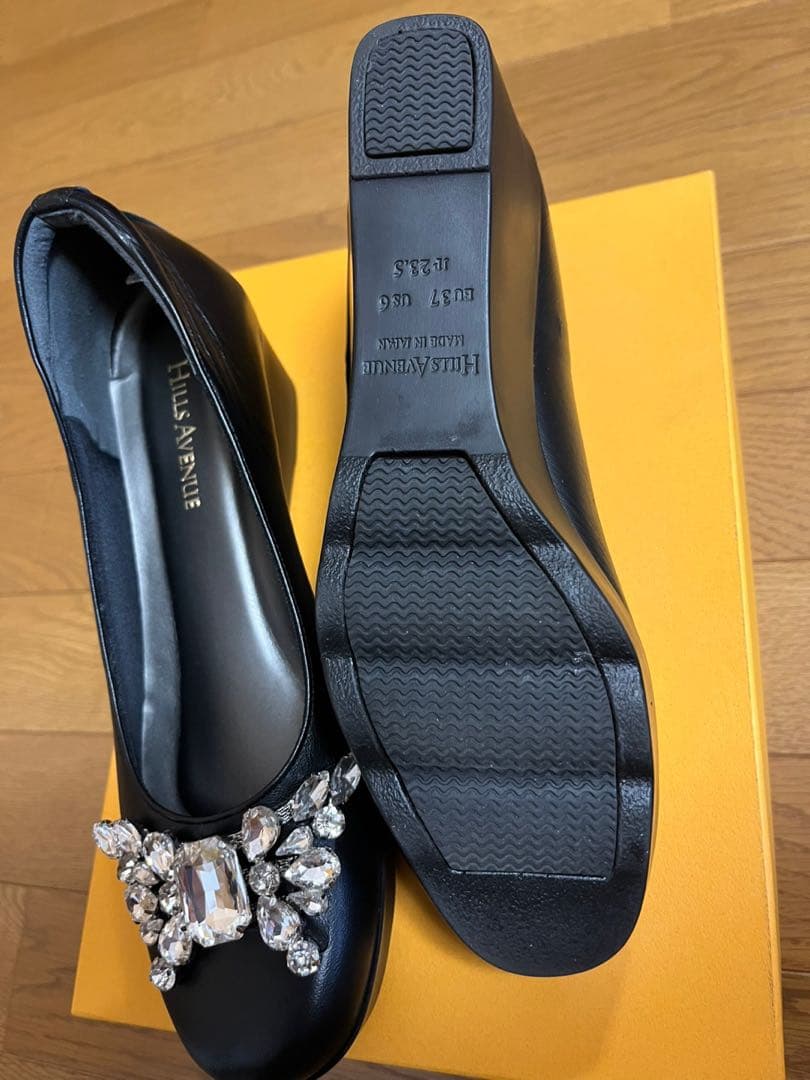 最終値下げHILLS AVENUE ビジュー付フラットシューズ ブラックパンプス