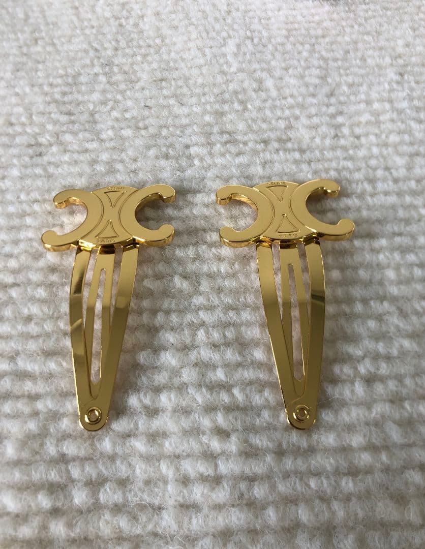 CELINE セリーヌ　ロゴ　ヘアピン　ゴールド　高級感 レディース