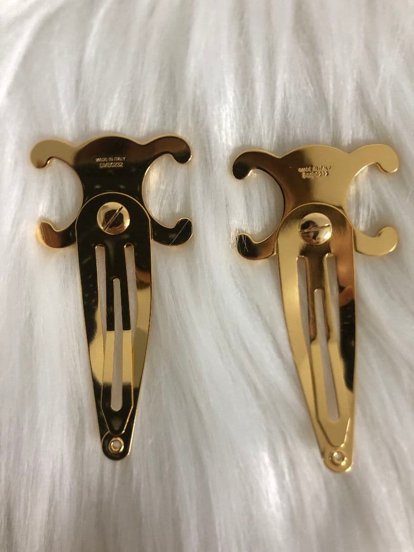 CELINE セリーヌ　ロゴ　ヘアピン　ゴールド　高級感 レディース
