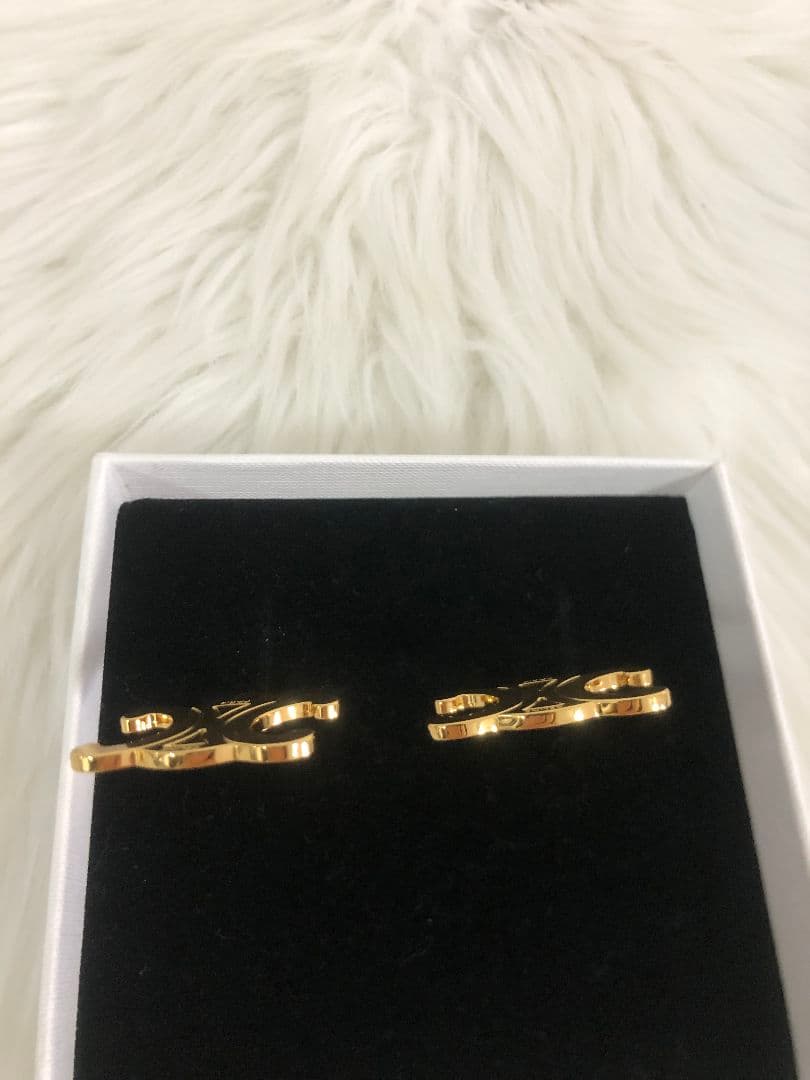 CELINE セリーヌ　ロゴ　ヘアピン　ゴールド　高級感 レディース