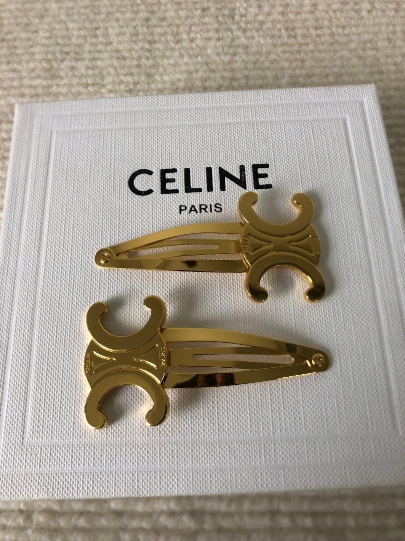CELINE セリーヌ　ロゴ　ヘアピン　ゴールド　高級感 レディース
