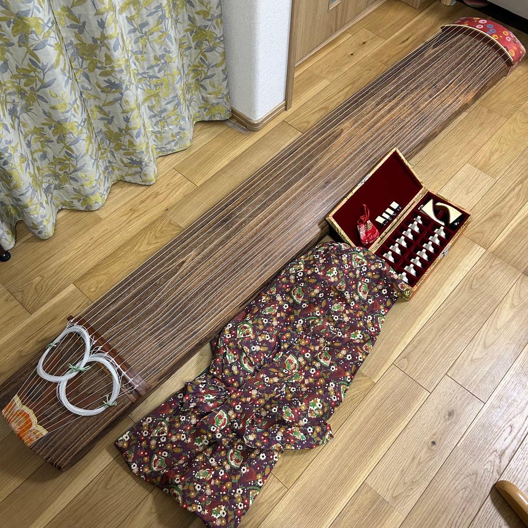 直接お渡し限定価格　琴　13弦 猫足、琴爪、琴柱、袋付き