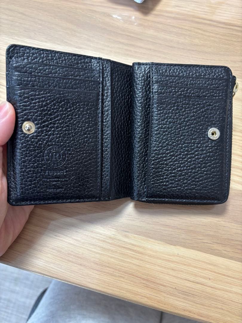 美品！russetレザー製 二つ折り財布 黒 金色装飾
