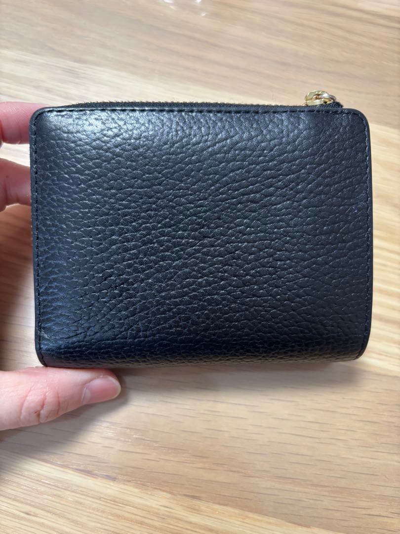 美品！russetレザー製 二つ折り財布 黒 金色装飾
