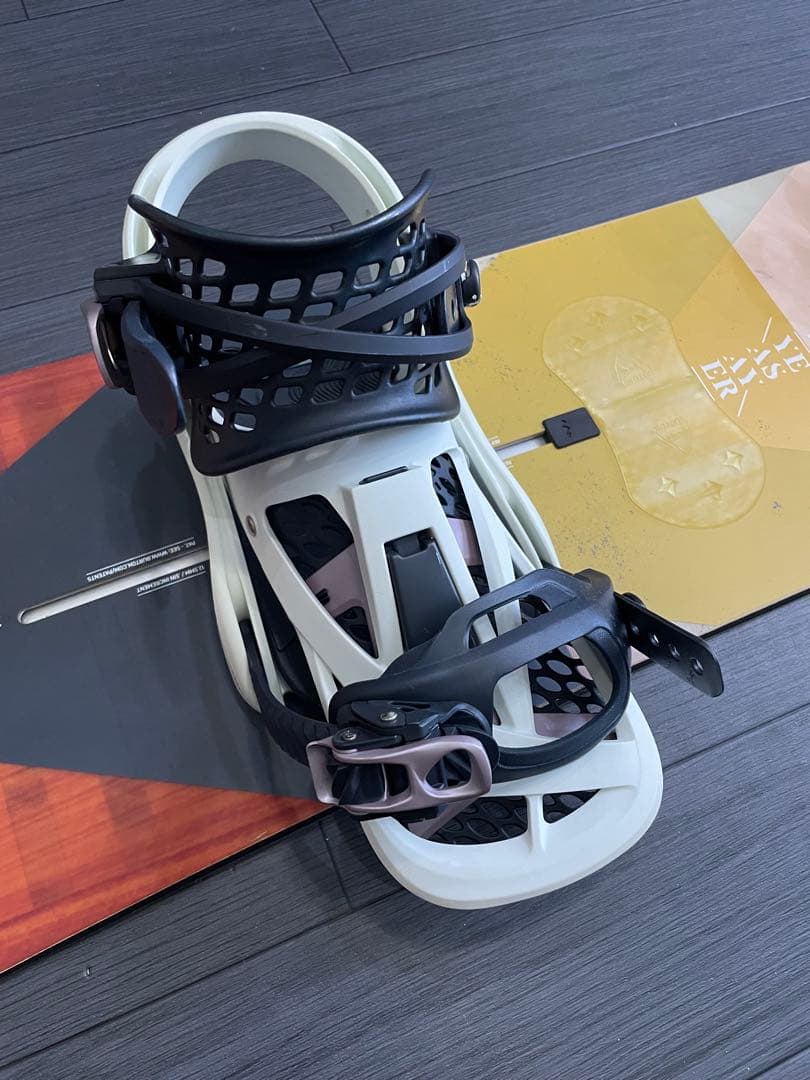 美品❤︎BURTONバートン　レディースYEASAYER 140スノーボードセット