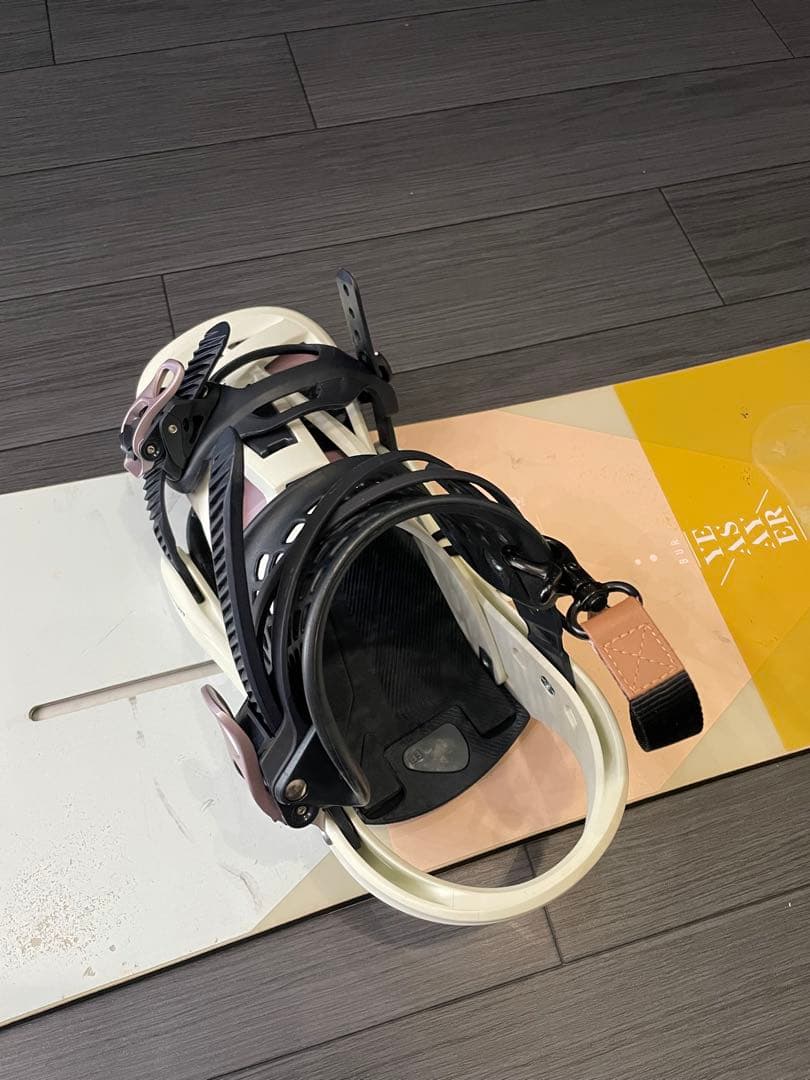 美品❤︎BURTONバートン　レディースYEASAYER 140スノーボードセット