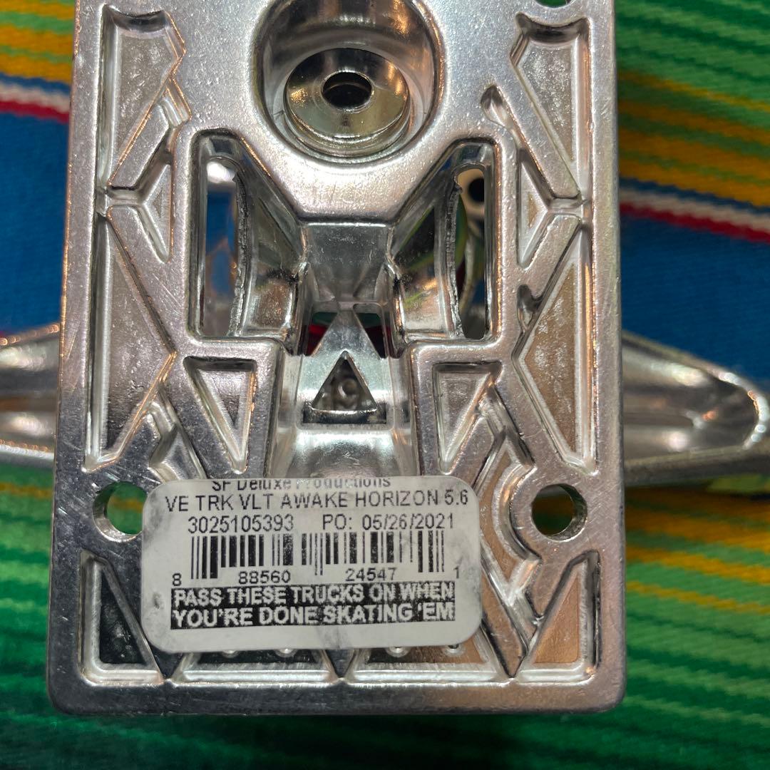 Venture V-Lights スケートボードトラック　5.6