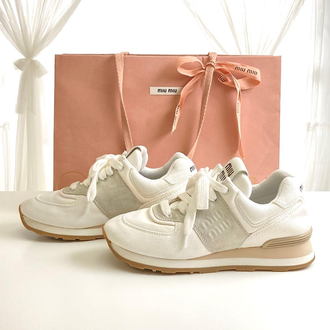 グ*ン様 miumiu ホワイト スニーカー キャンバス×スエード 靴 ニューバ
