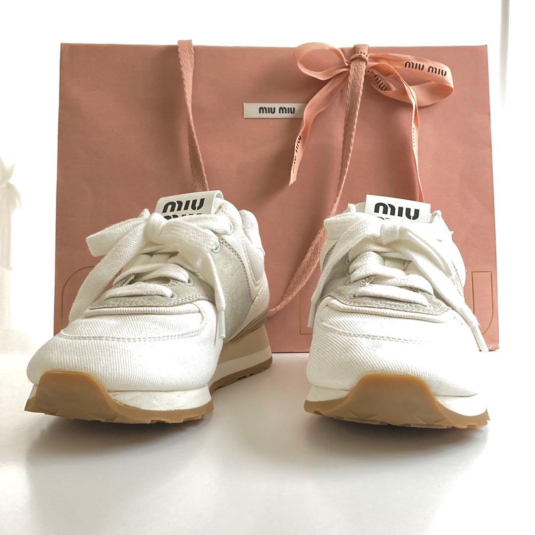 グ*ン様 miumiu ホワイト スニーカー キャンバス×スエード 靴 ニューバ