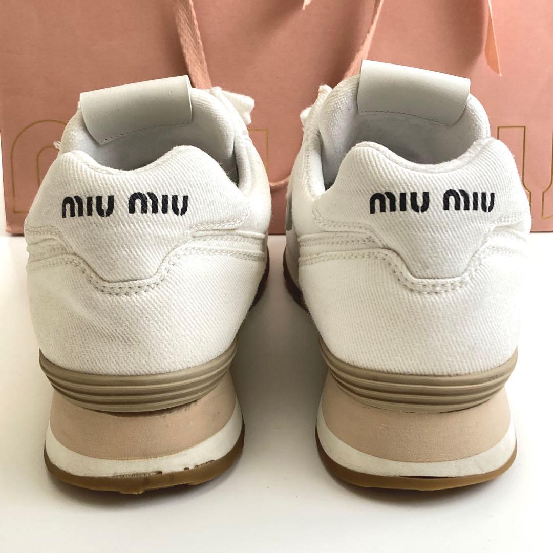 グ*ン様 miumiu ホワイト スニーカー キャンバス×スエード 靴 ニューバ