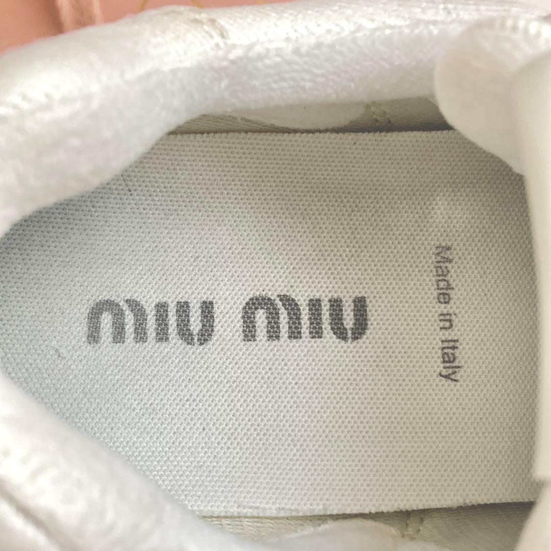 グ*ン様 miumiu ホワイト スニーカー キャンバス×スエード 靴 ニューバ