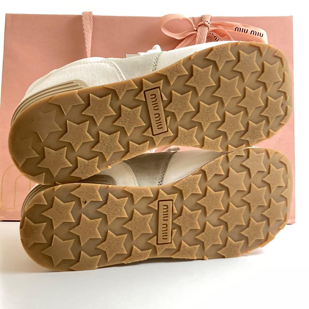 グ*ン様 miumiu ホワイト スニーカー キャンバス×スエード 靴 ニューバ