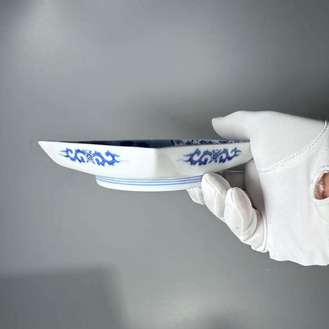 重要無形文化財指定　十三代　柿右衛門　「染錦　地紋垣菊画のし形皿」　五枚揃