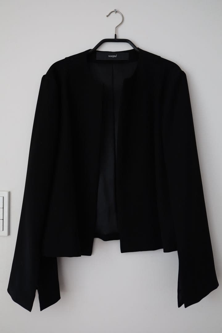 saquiノーカラースリットスリーブジャケット　１回着用のみ