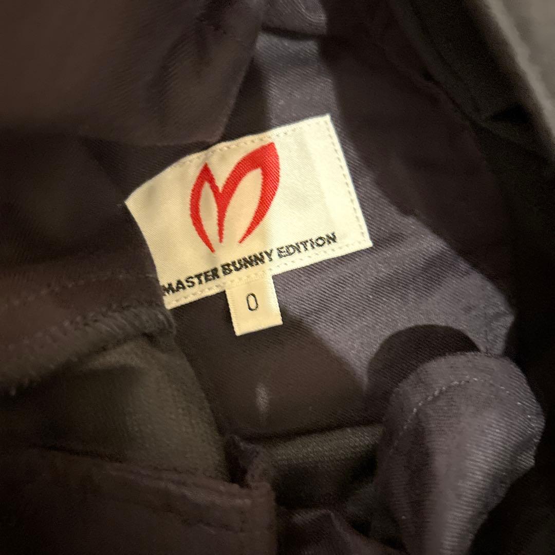 マスターバニーネイビーパンツ