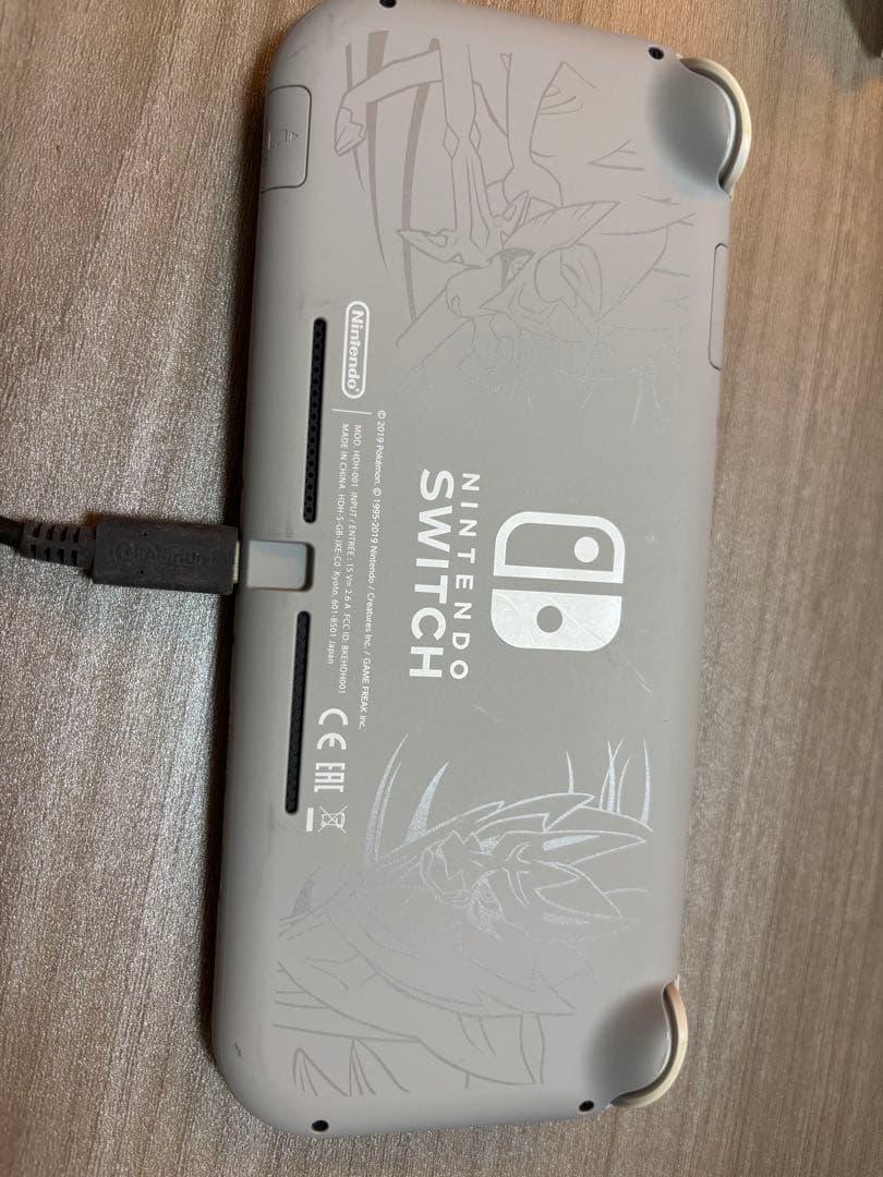 ニンテンドーswitch lite 本体　ポケモンデザイン