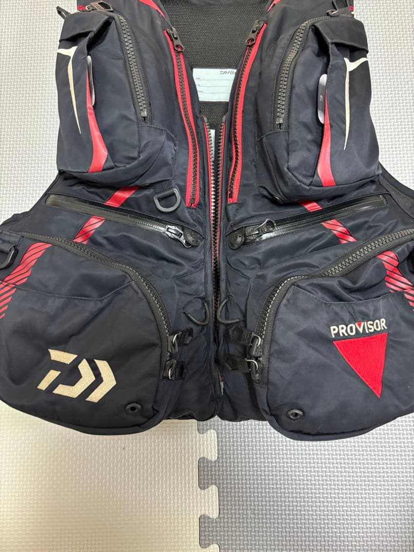 Daiwa PROVISOR ライフジャケット 黒/赤