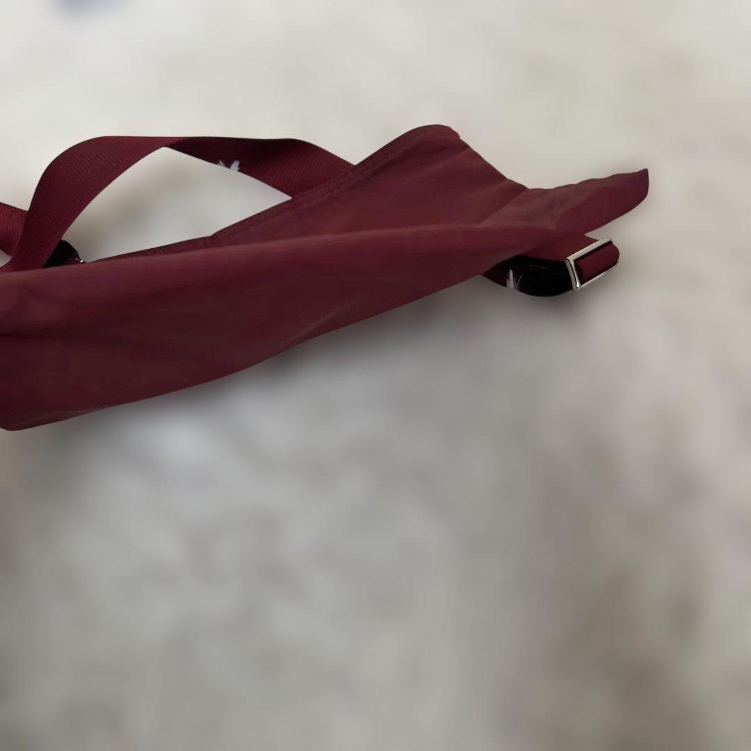 PRADA ショルダーバッグ サコッシュ 斜め掛け 三角プレート ナイロン 赤