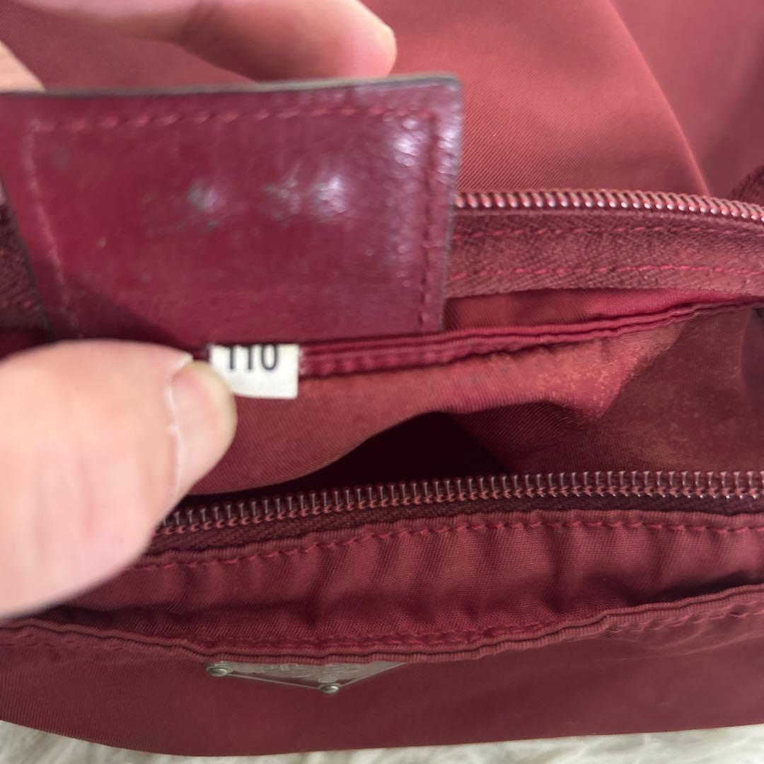 PRADA ショルダーバッグ サコッシュ 斜め掛け 三角プレート ナイロン 赤