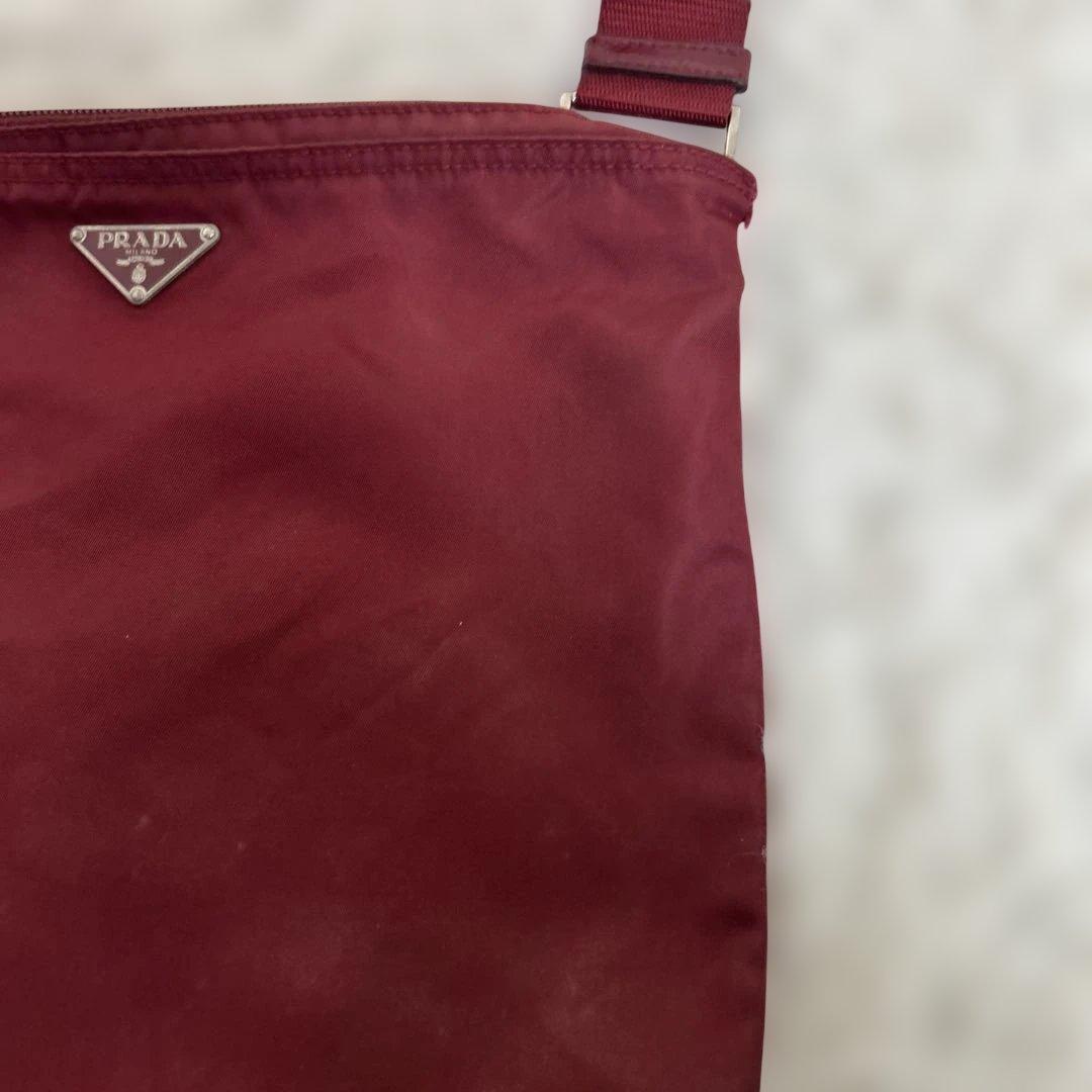 PRADA ショルダーバッグ サコッシュ 斜め掛け 三角プレート ナイロン 赤
