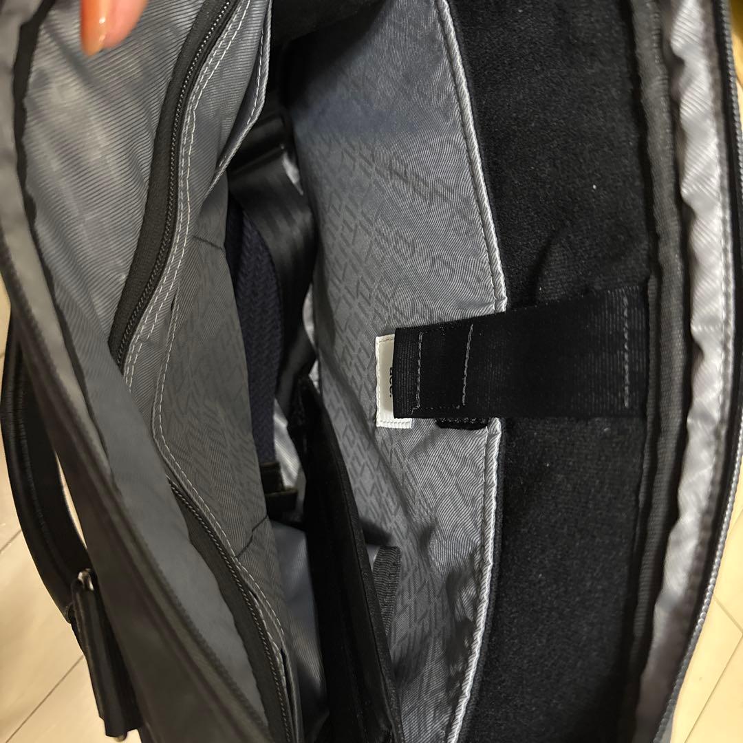 黒いナイロンビジネスバッグ