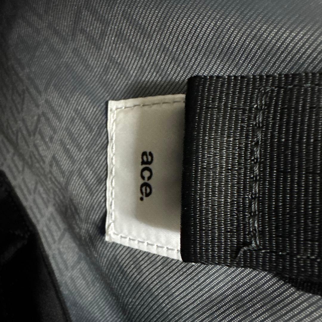 黒いナイロンビジネスバッグ