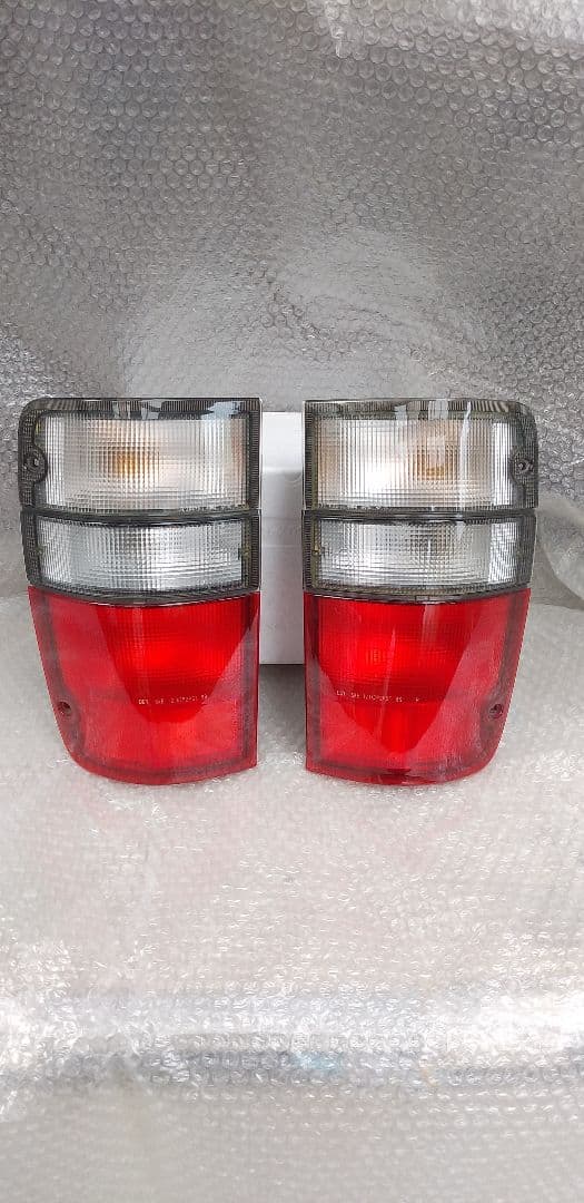 いすずビッグホーン用 クリアテールランプ左右セット