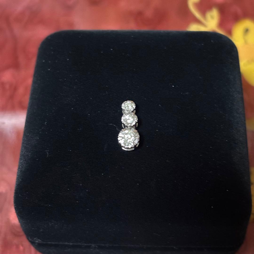 QVC 18KWG ダイヤモンド　3ストーンペンダントトップ